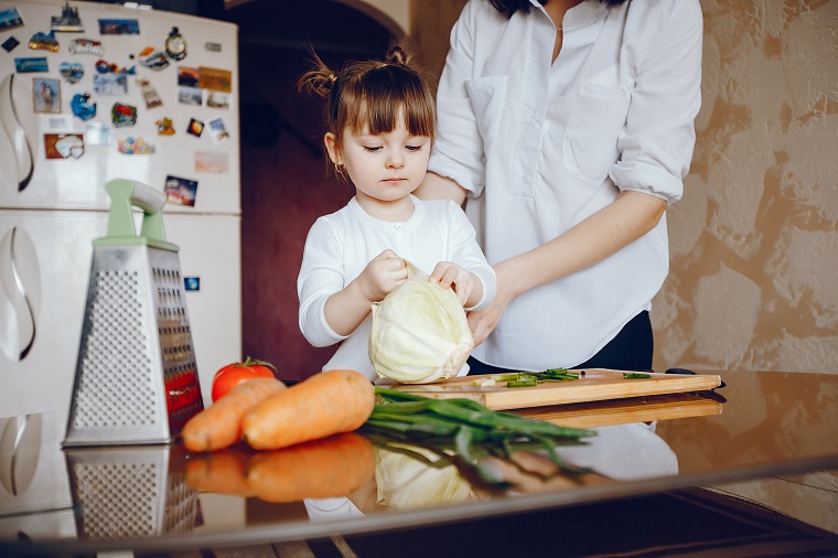 family-in-a-kitchen-THM48SN